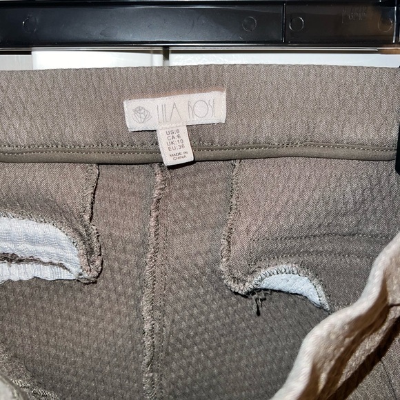 Lila Rose women’s slacks.  They are size 6. - Picture 2 of 3